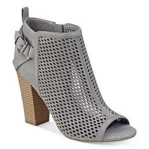 NEW G by Guess Women's Jerzy Sandals